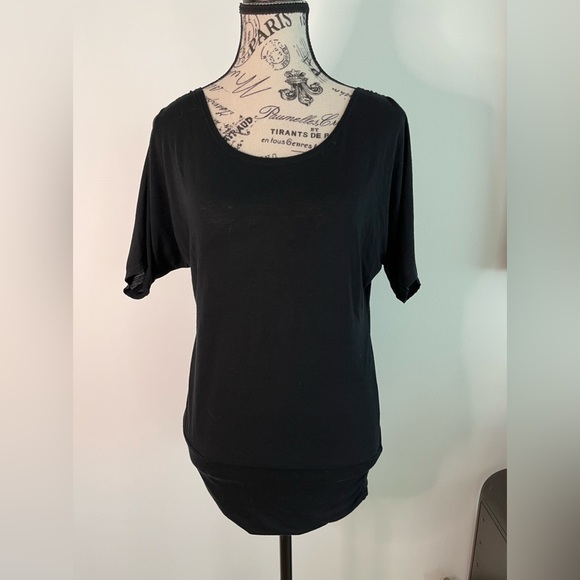 Possibly reversible black T-shirt. Size small (0154) - Picture 5 of 5